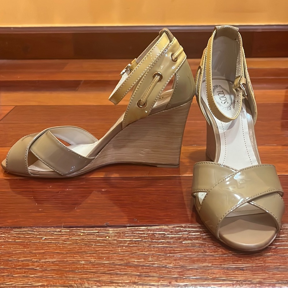 Nude/Beige Strappy Wedge
